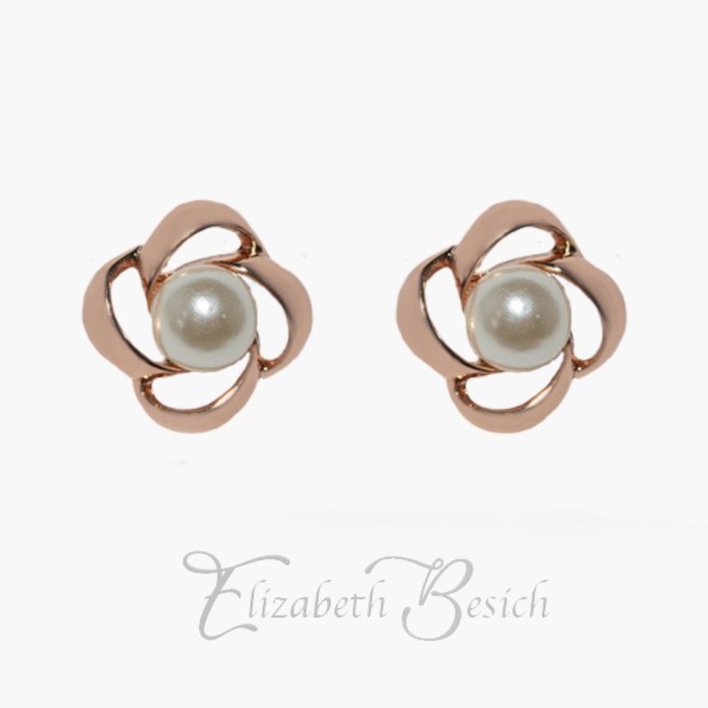 Fashionable Pearl Earrings